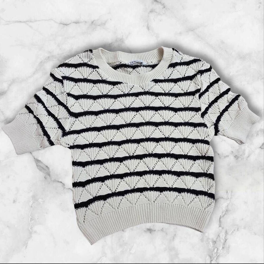 ZARA White & Black Stripe Knit Short Sleeve Size Medium